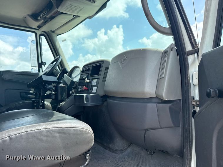 image for item DS3807 2009 International 7400 dump truck