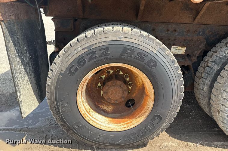 image for item DS3807 2009 International 7400 dump truck