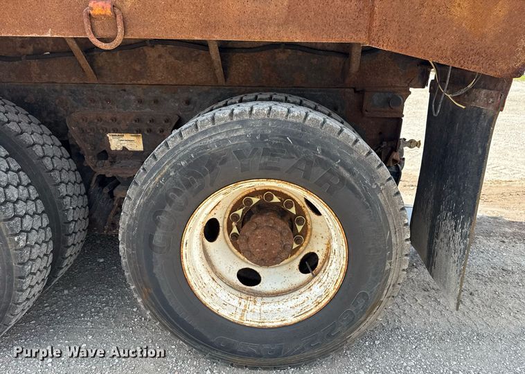 image for item DS3807 2009 International 7400 dump truck