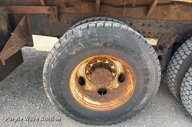 image for item DS3807 2009 International 7400 dump truck