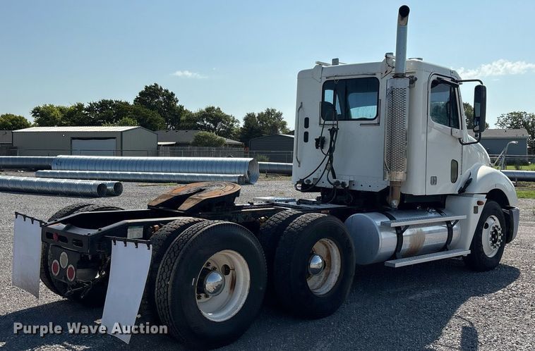 image for item DT6676 2004 Freightliner CL120 semi truck