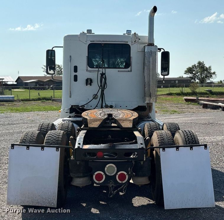 image for item DT6676 2004 Freightliner CL120 semi truck