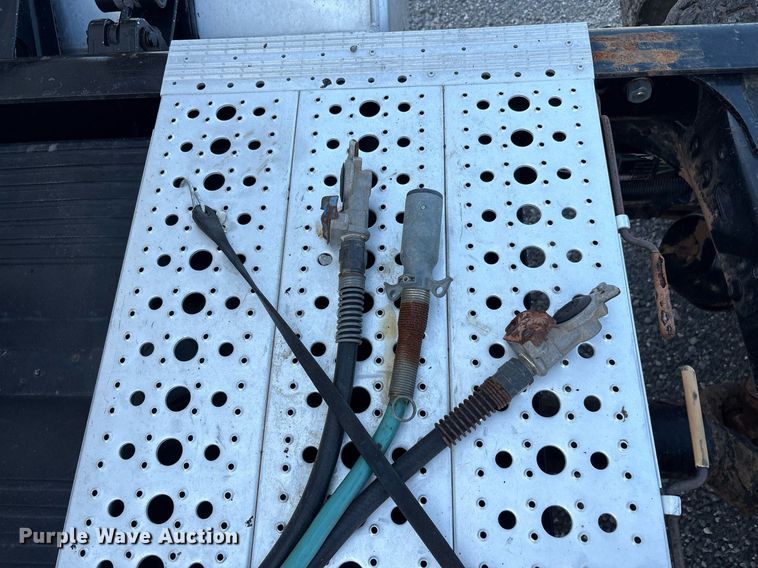 image for item DT6676 2004 Freightliner CL120 semi truck