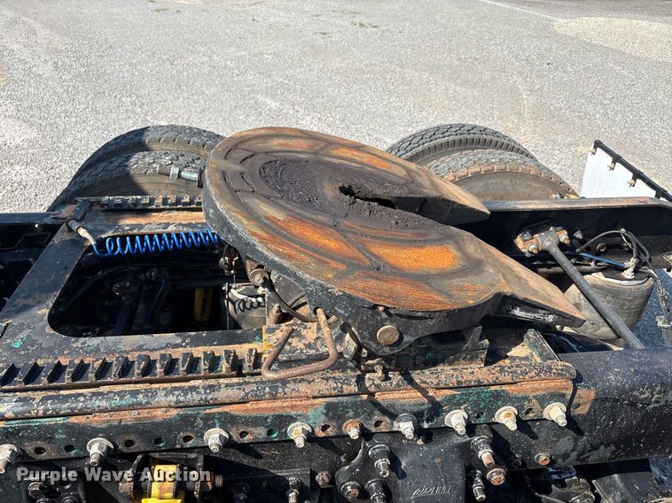 image for item DT6676 2004 Freightliner CL120 semi truck