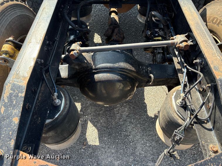 image for item DT6676 2004 Freightliner CL120 semi truck