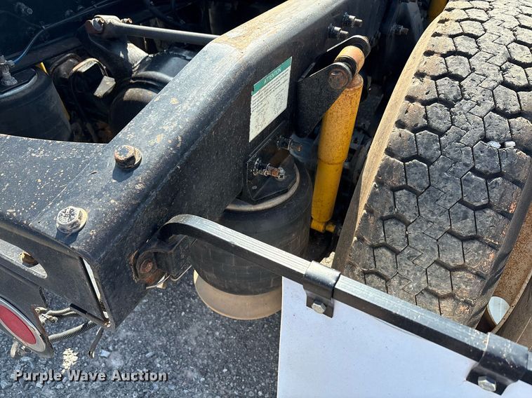 image for item DT6676 2004 Freightliner CL120 semi truck