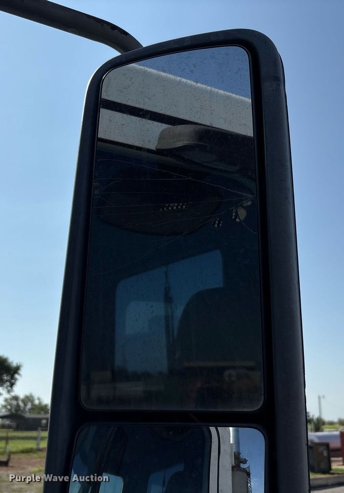 image for item DT6676 2004 Freightliner CL120 semi truck