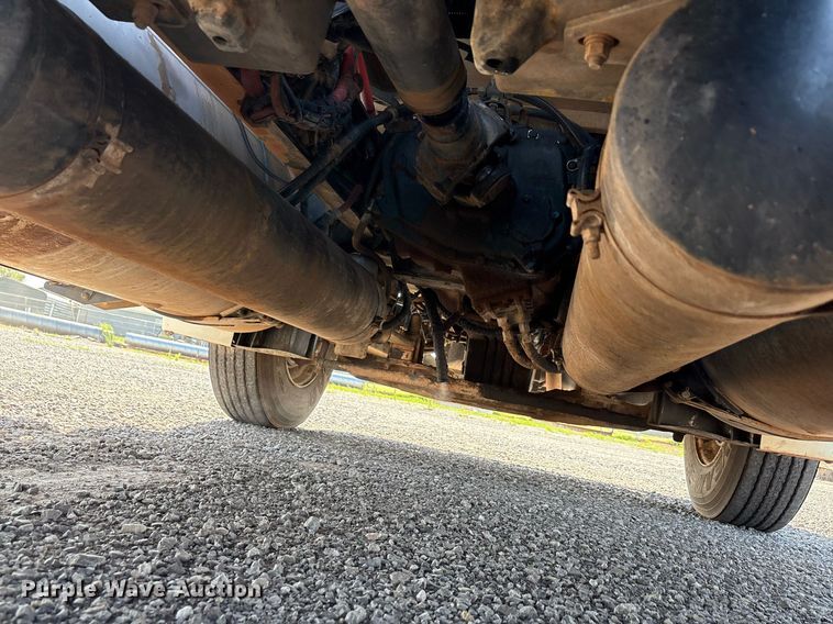 image for item DT6676 2004 Freightliner CL120 semi truck