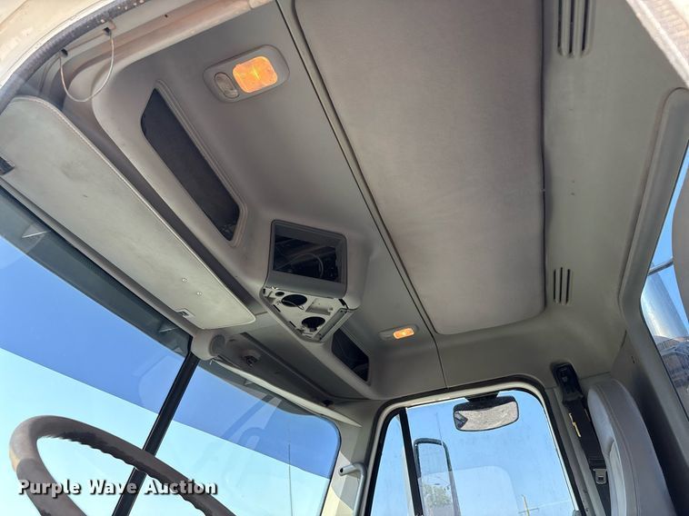 image for item DT6676 2004 Freightliner CL120 semi truck