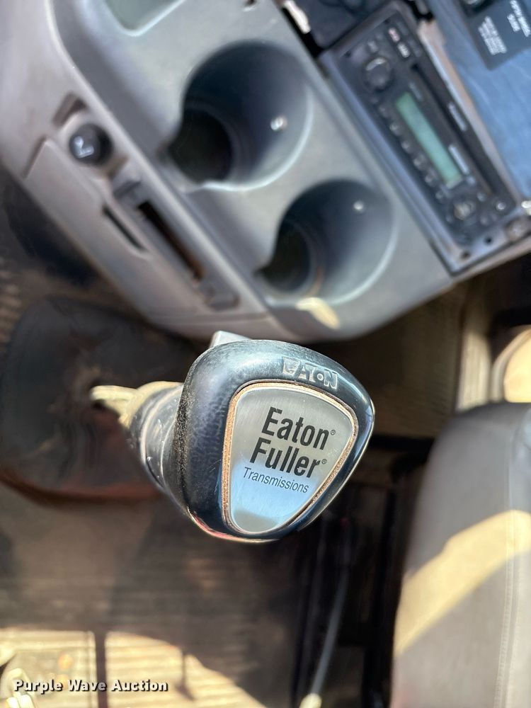 image for item DT6676 2004 Freightliner CL120 semi truck