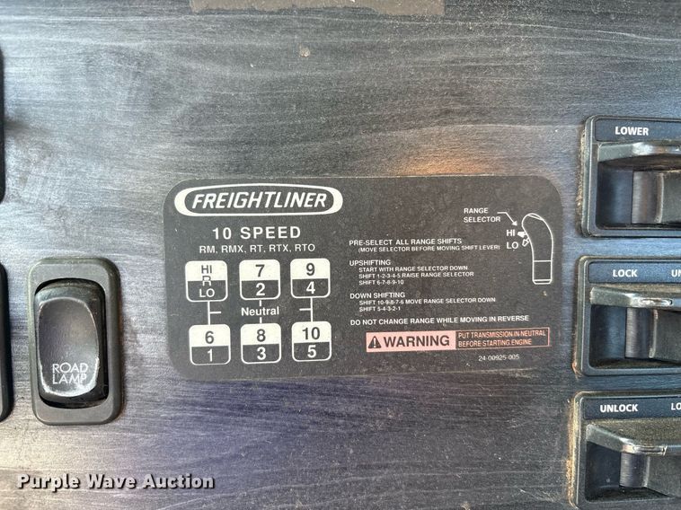 image for item DT6676 2004 Freightliner CL120 semi truck