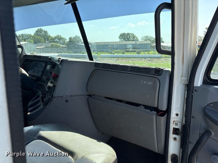 image for item DT6676 2004 Freightliner CL120 semi truck