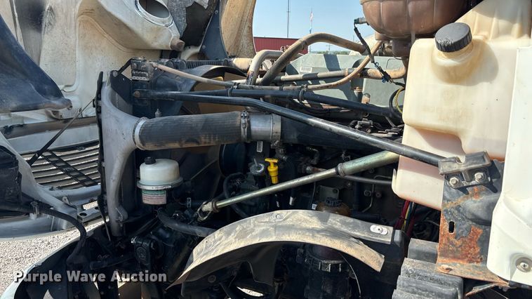 image for item DT6676 2004 Freightliner CL120 semi truck