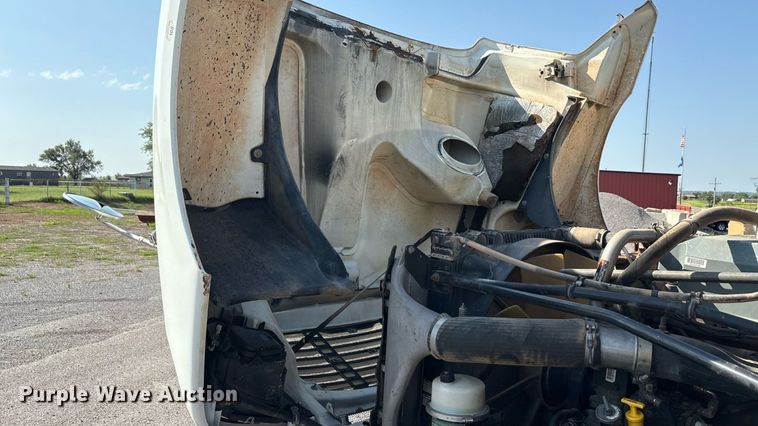 image for item DT6676 2004 Freightliner CL120 semi truck