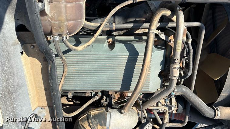 image for item DT6676 2004 Freightliner CL120 semi truck