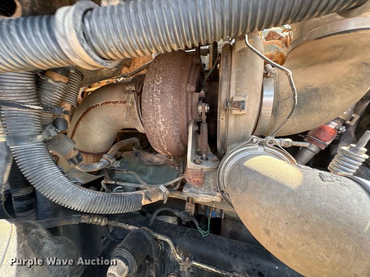 image for item DT6676 2004 Freightliner CL120 semi truck