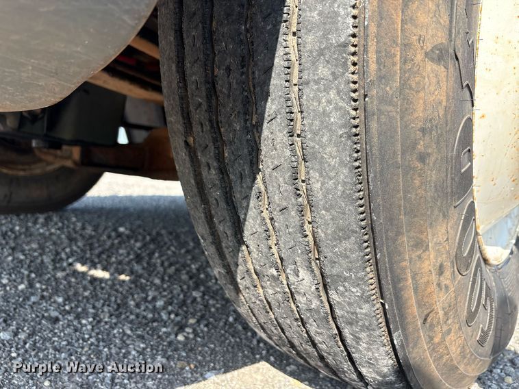 image for item DT6676 2004 Freightliner CL120 semi truck