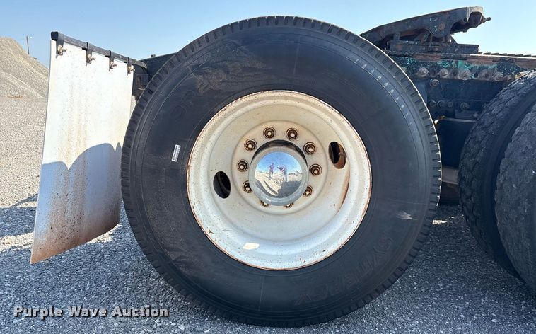 image for item DT6676 2004 Freightliner CL120 semi truck