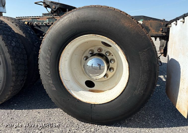 image for item DT6676 2004 Freightliner CL120 semi truck