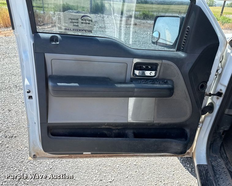 image for item DT6677 2006 Ford F150 SuperCab pickup truck