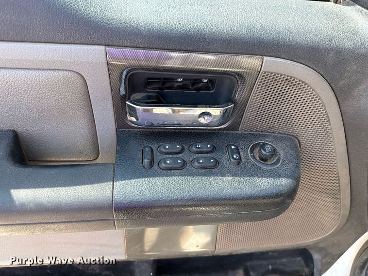 image for item DT6677 2006 Ford F150 SuperCab pickup truck