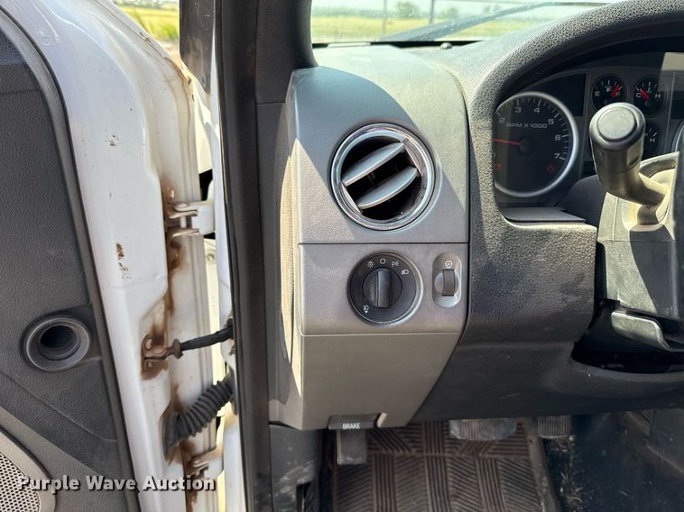 image for item DT6677 2006 Ford F150 SuperCab pickup truck