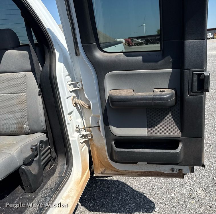 image for item DT6677 2006 Ford F150 SuperCab pickup truck