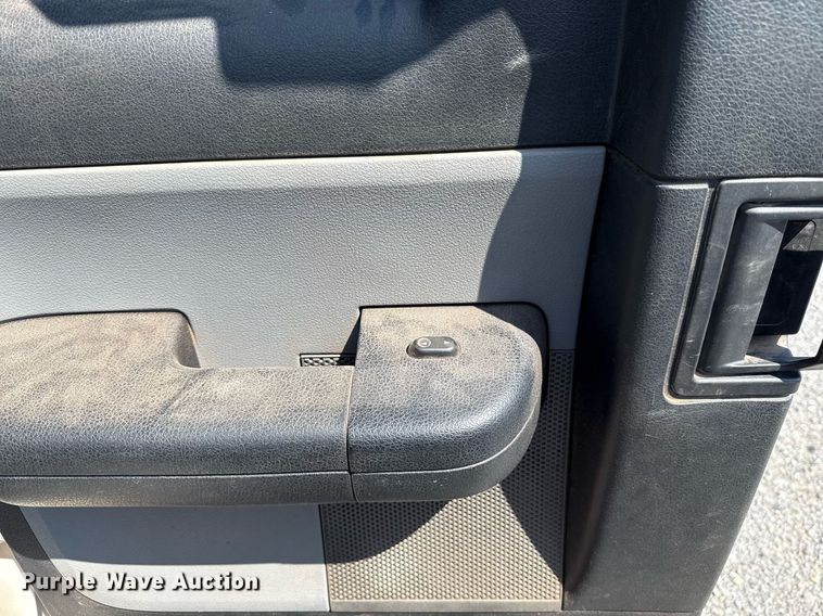 image for item DT6677 2006 Ford F150 SuperCab pickup truck