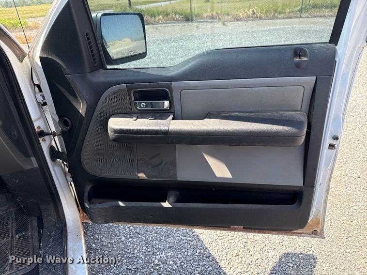 image for item DT6677 2006 Ford F150 SuperCab pickup truck