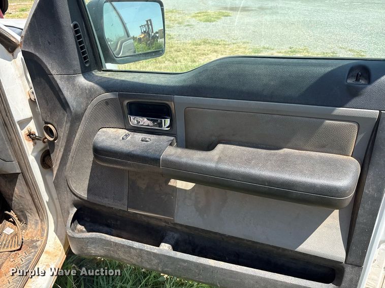 image for item DT6678 2006 Ford F150 SuperCab pickup truck