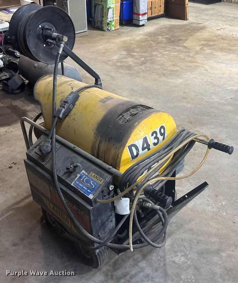 image for item DU9317 Landa OHW4-2000 hot pressure washer