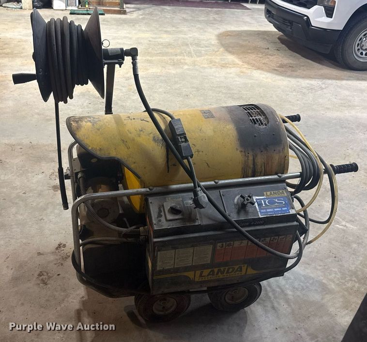 image for item DU9317 Landa OHW4-2000 hot pressure washer