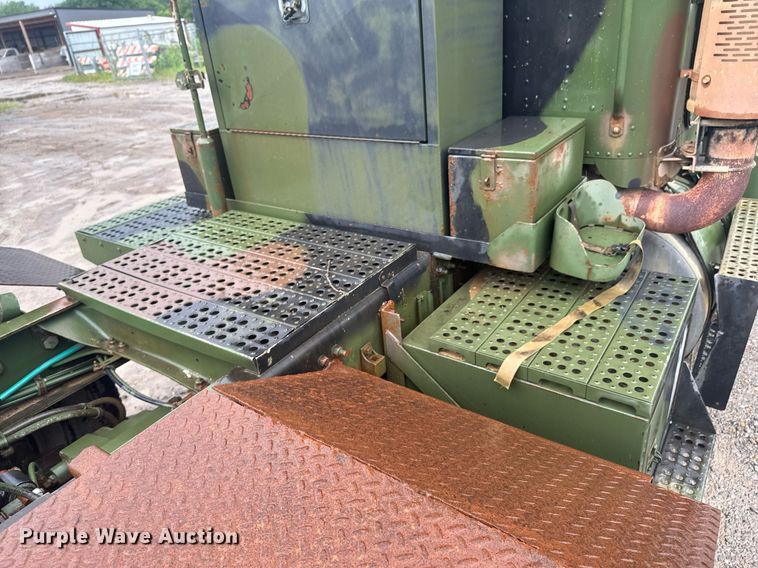 image for item DU9329 1991 Freightliner M915A2 semi truck