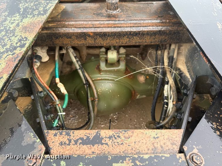 image for item DU9329 1991 Freightliner M915A2 semi truck