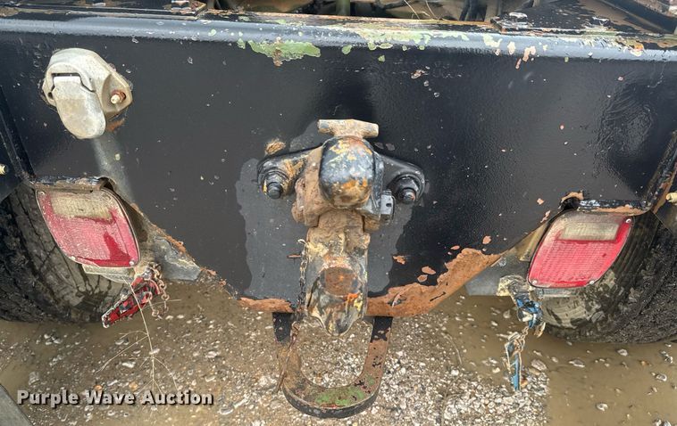 image for item DU9329 1991 Freightliner M915A2 semi truck