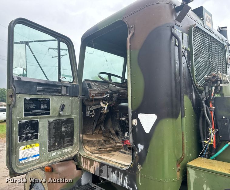 image for item DU9329 1991 Freightliner M915A2 semi truck