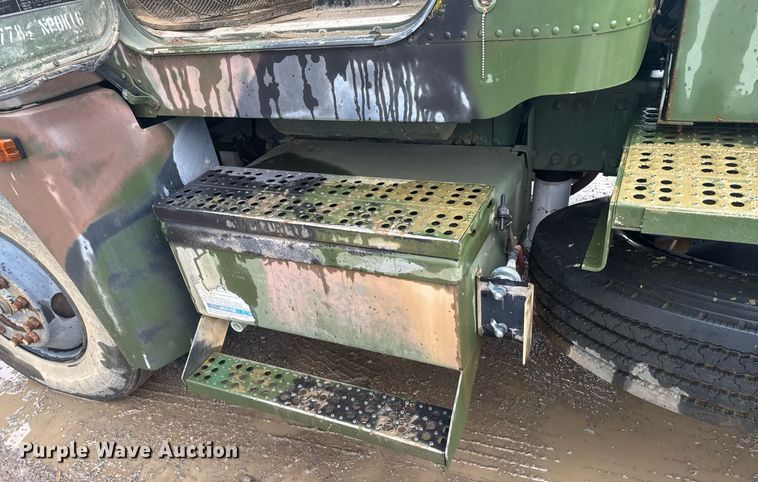 image for item DU9329 1991 Freightliner M915A2 semi truck