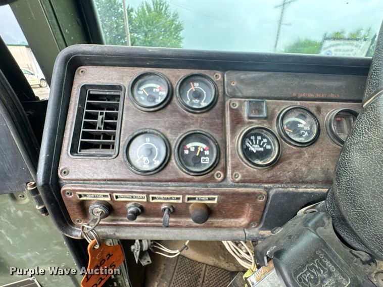 image for item DU9329 1991 Freightliner M915A2 semi truck