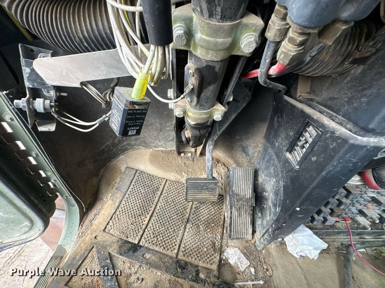 image for item DU9329 1991 Freightliner M915A2 semi truck