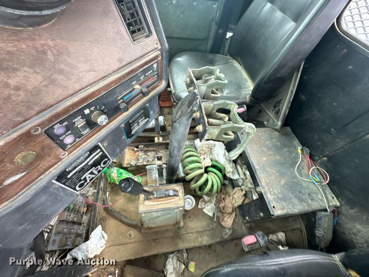 image for item DU9329 1991 Freightliner M915A2 semi truck