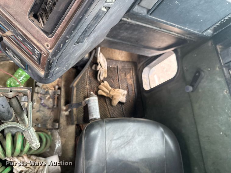 image for item DU9329 1991 Freightliner M915A2 semi truck