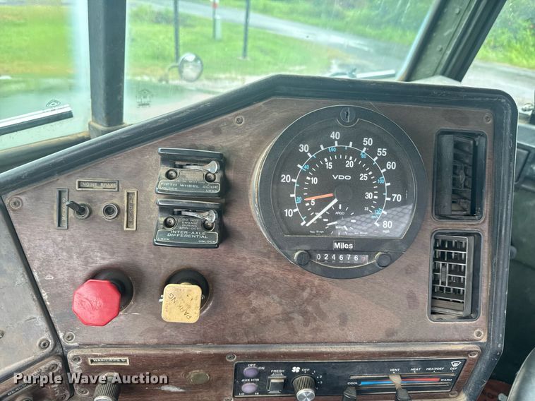 image for item DU9329 1991 Freightliner M915A2 semi truck