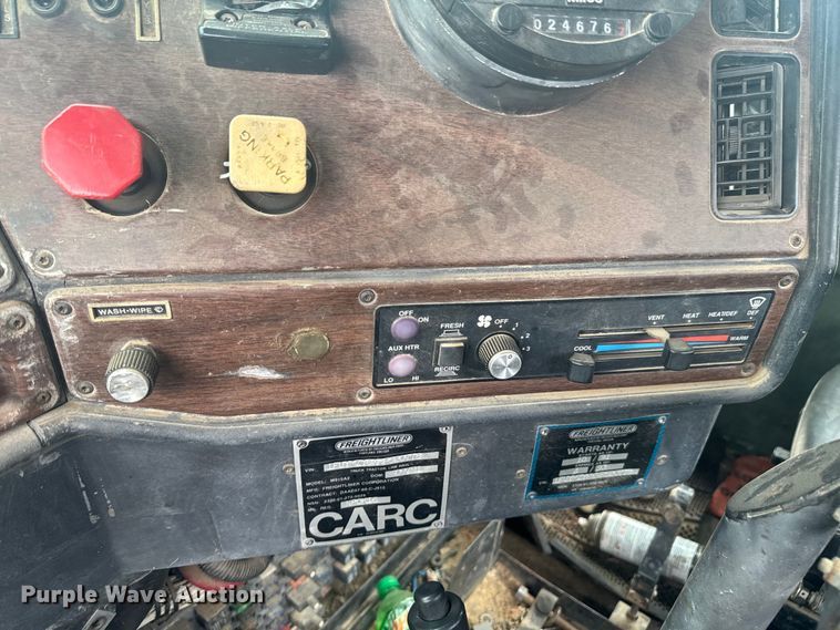 image for item DU9329 1991 Freightliner M915A2 semi truck