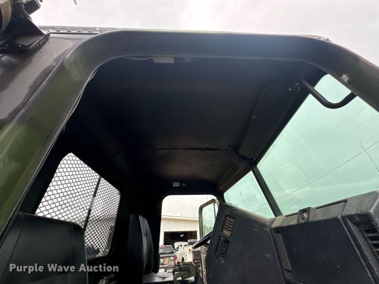 image for item DU9329 1991 Freightliner M915A2 semi truck