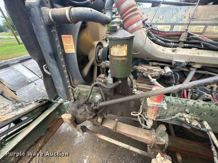 image for item DU9329 1991 Freightliner M915A2 semi truck