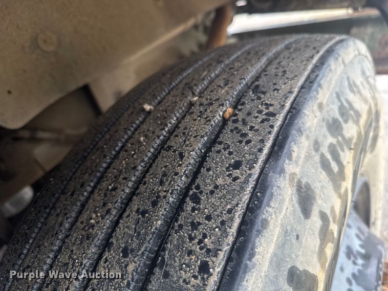 image for item DU9329 1991 Freightliner M915A2 semi truck