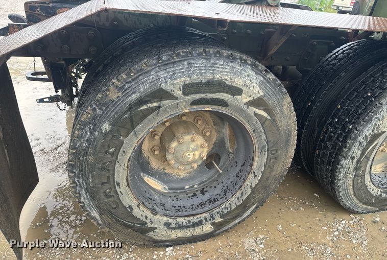 image for item DU9329 1991 Freightliner M915A2 semi truck