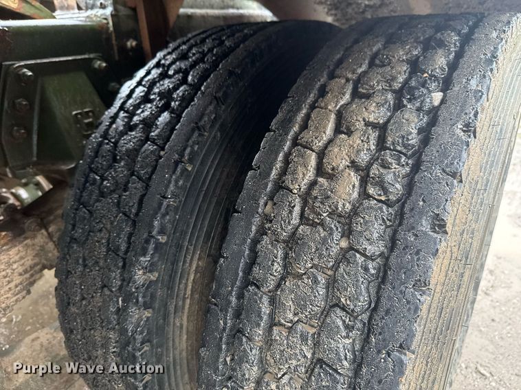 image for item DU9329 1991 Freightliner M915A2 semi truck