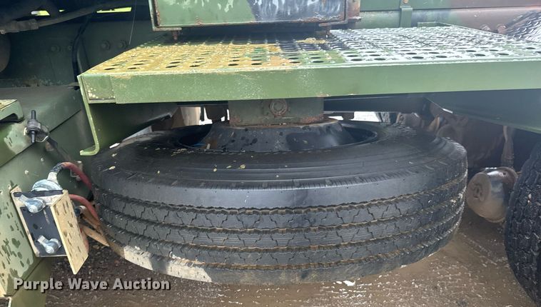 image for item DU9329 1991 Freightliner M915A2 semi truck