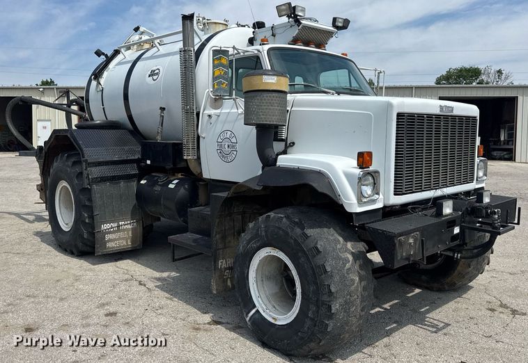 image for item DV4145 Big Wheels applicator truck
